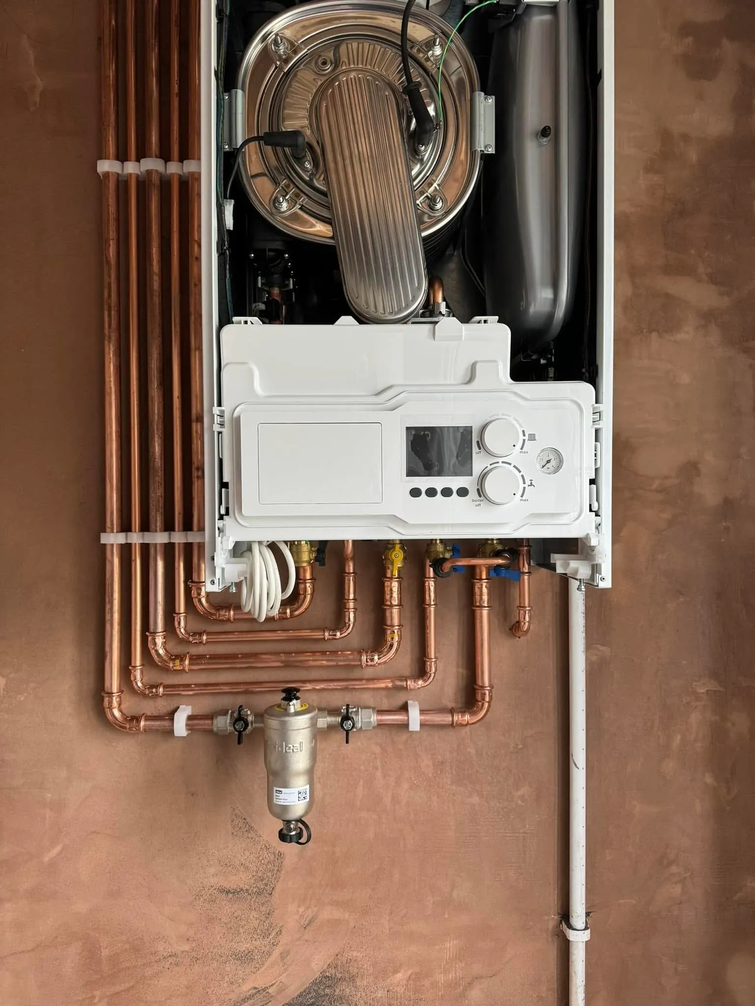 A water heater mounted to the side of a wall.